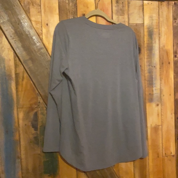 Mixed media top.  Very beautiful. - Picture 3 of 3